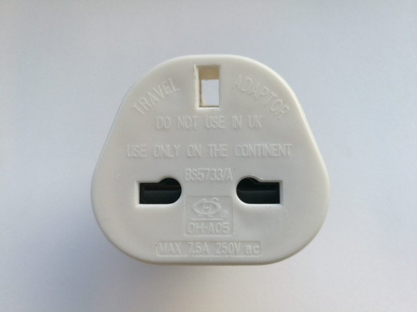 adapter-uk-auf-schuko_uk-seite.jpg